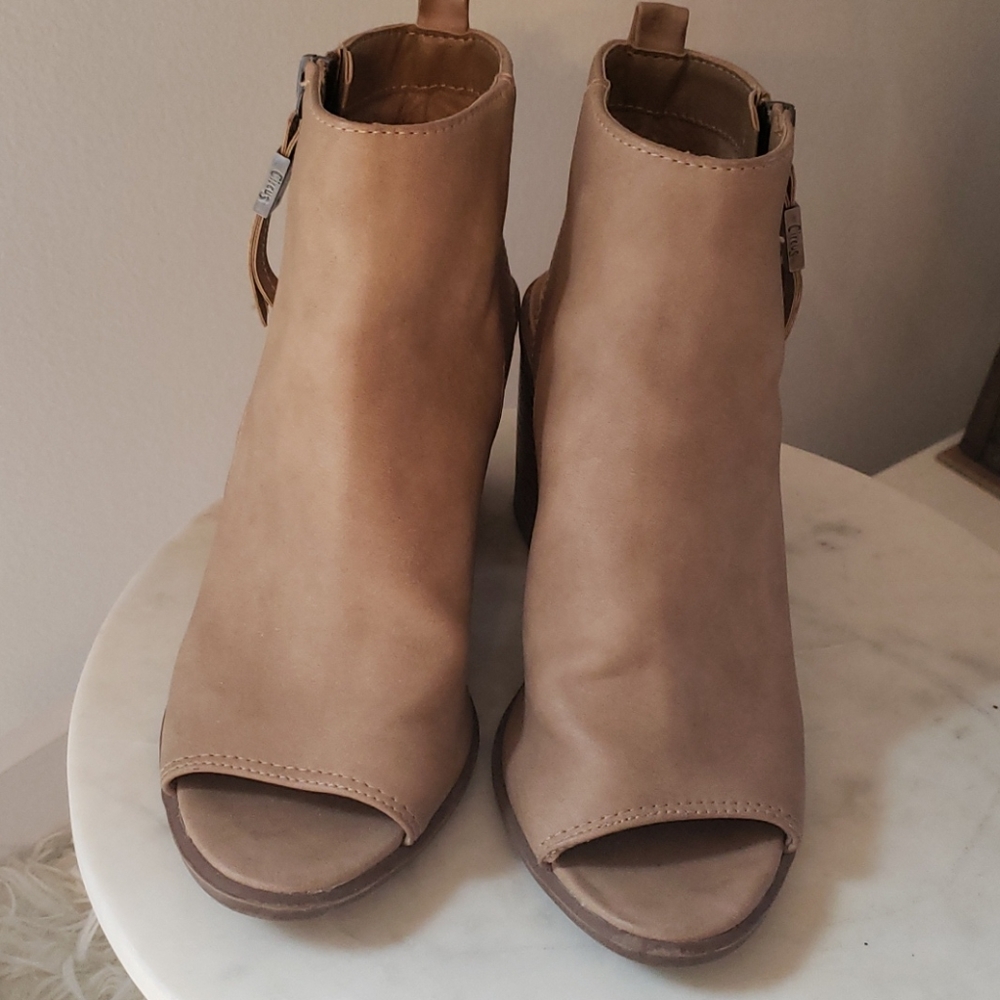 Circus Sam Edelman beige open toed booties